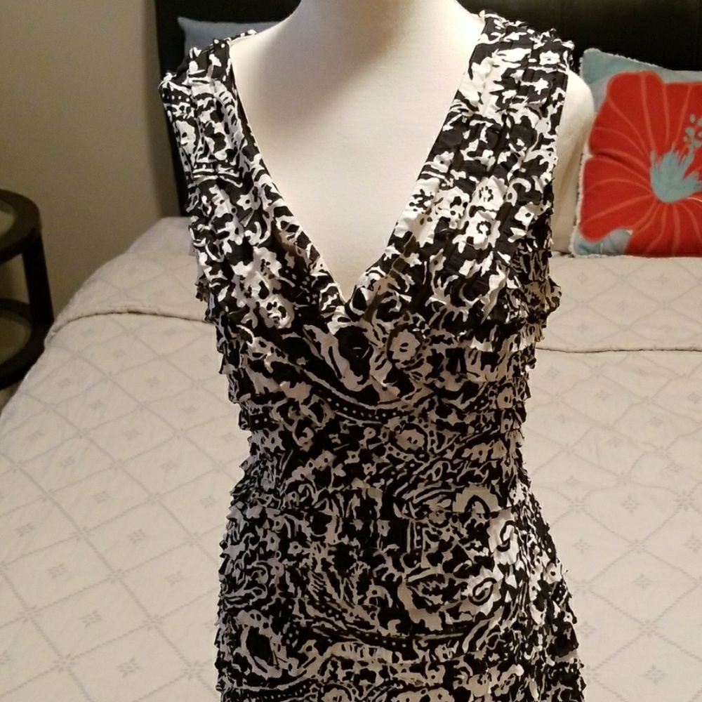 Dress - Picture 2 of 5
